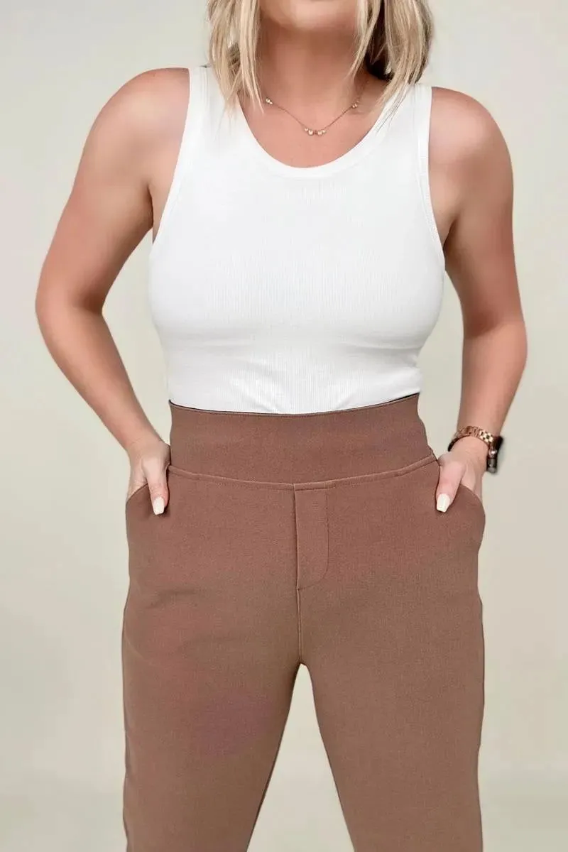 Comfy & Chic: Cropped Pull-on Pants with Pockets for Women