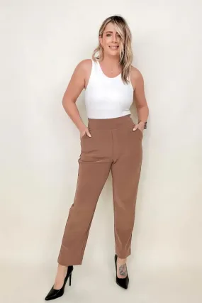 Comfy & Chic: Cropped Pull-on Pants with Pockets for Women