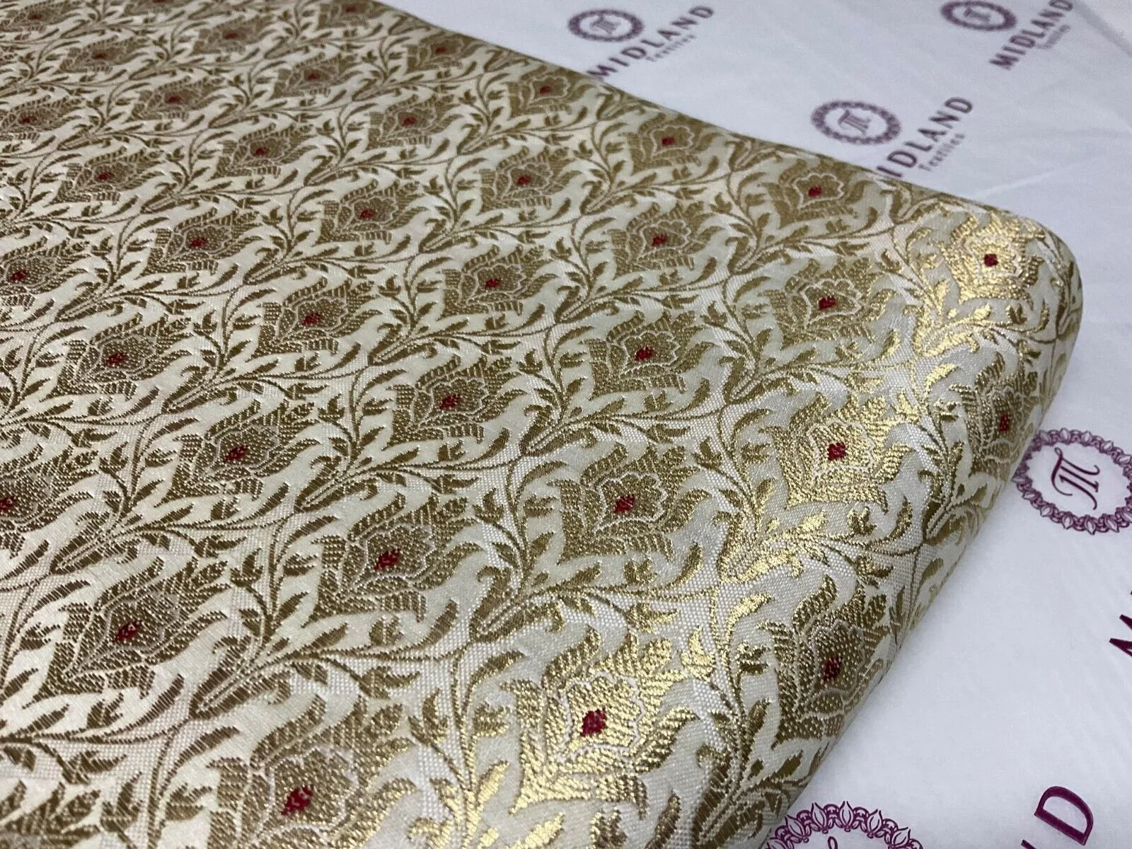 Indian Floral wedding Banarsi Brocade Fabric 114cm wide M1775