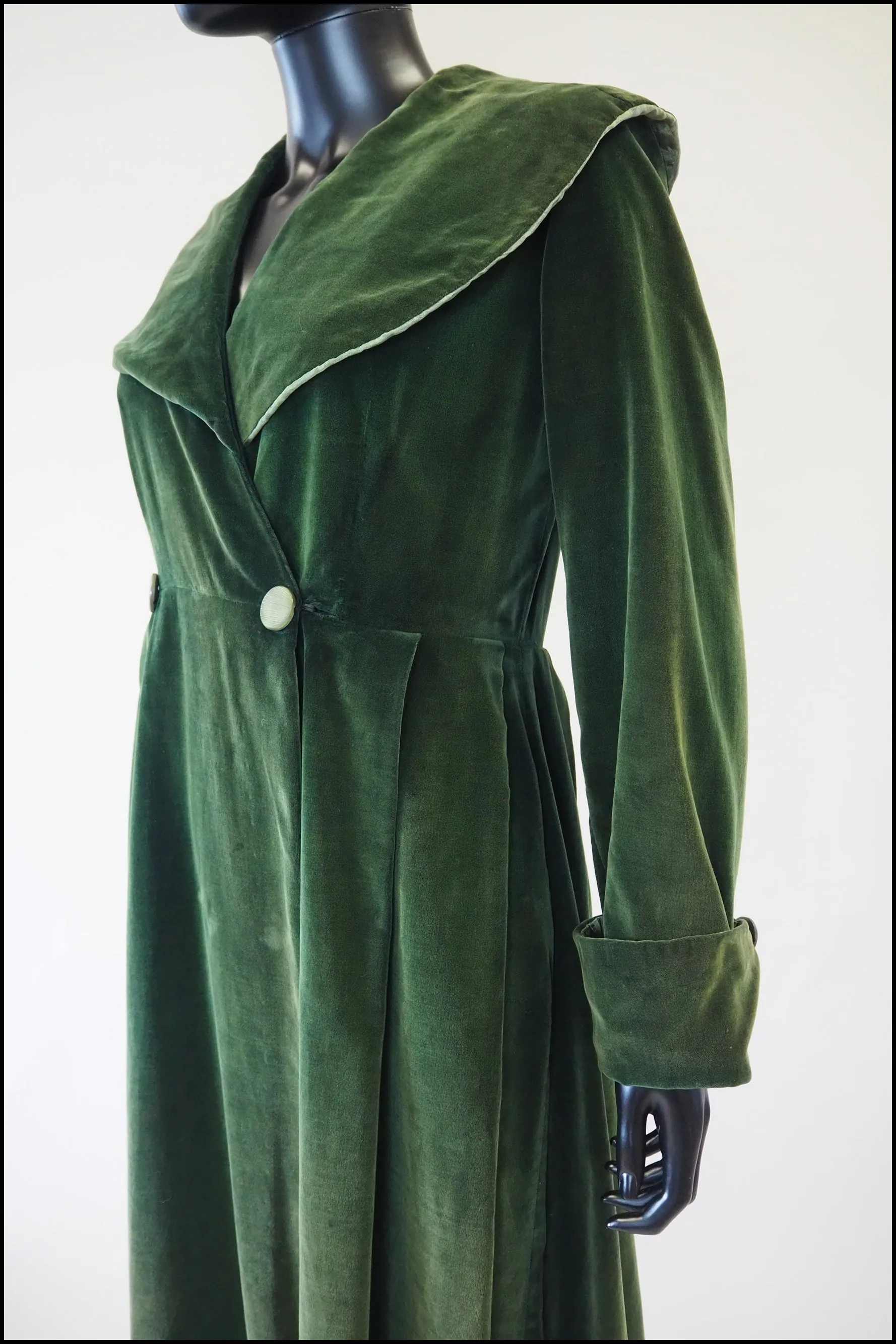 Vintage 1940s Green Velvet House Coat