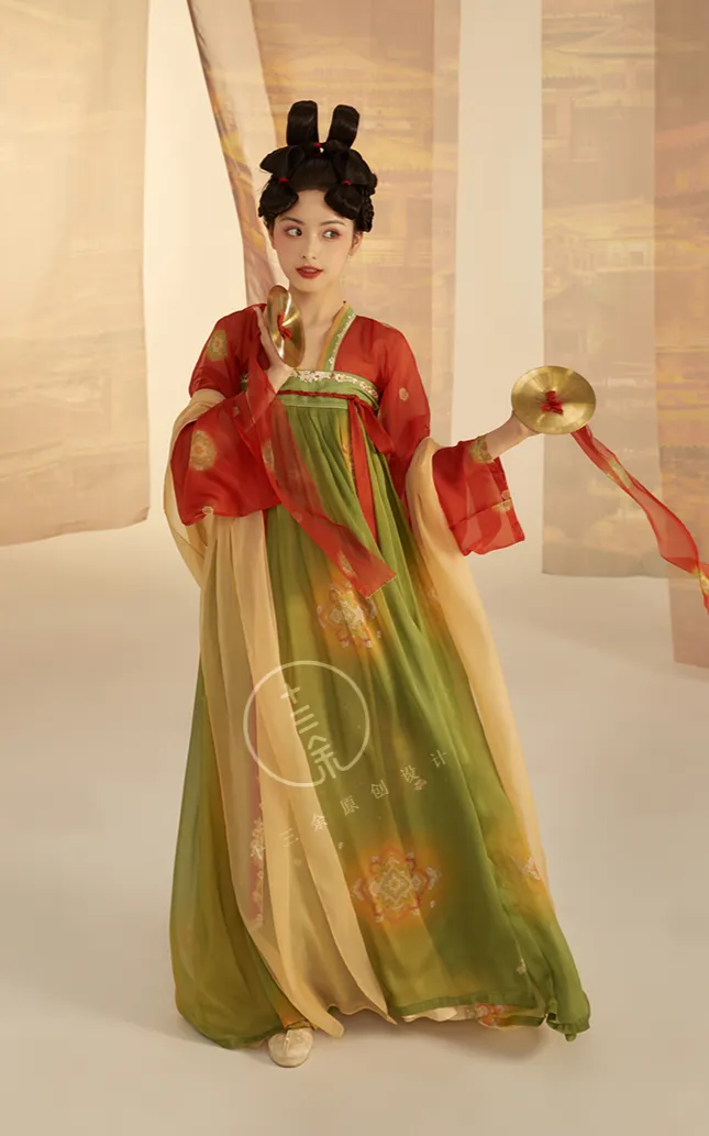 Yao Tai 瑶台 Palace Banquet Tang Dynasty Qixiong Ruqun Set